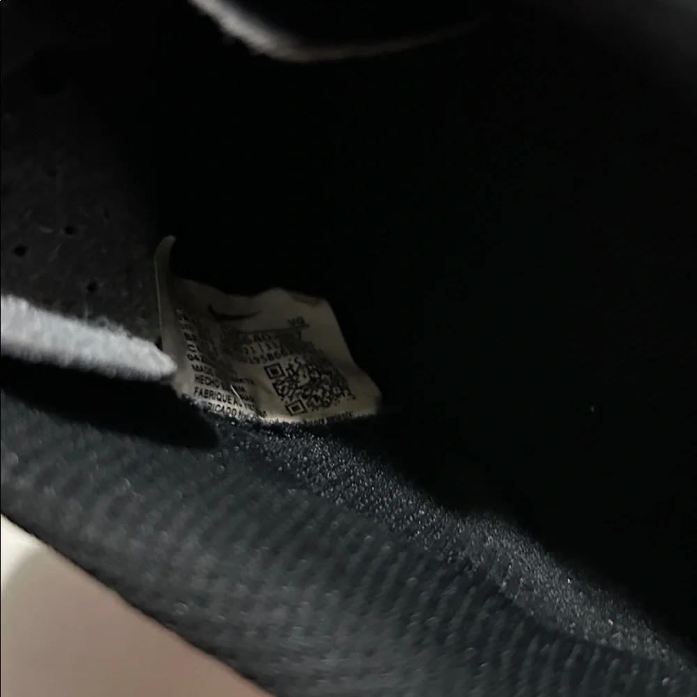 Nike Black and White Sneakers - Picture 5 of 6